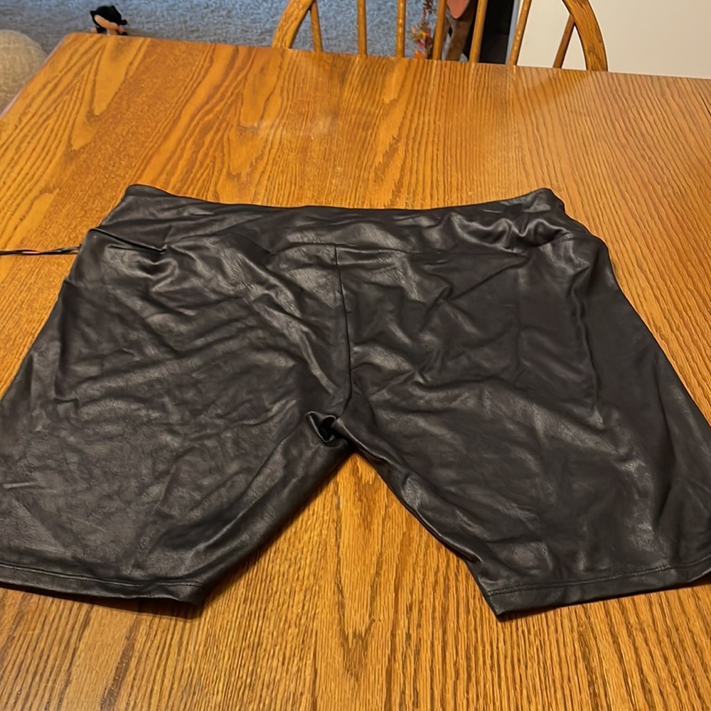 Bike Shorts faux leather - Picture 2 of 11